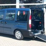KFZ mit Heckausschnitt mit Absenkhydraulik